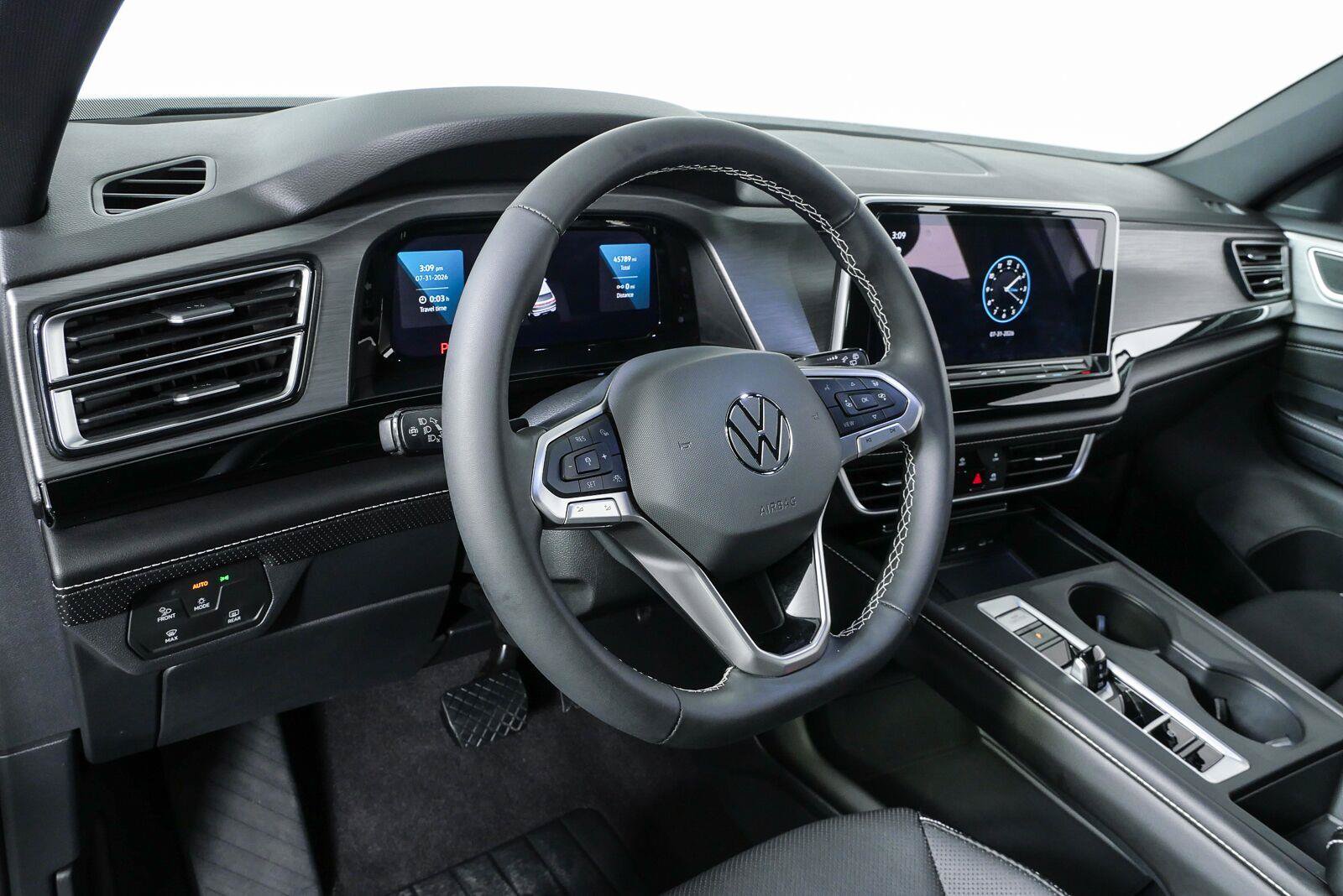 Certified 2024 Volkswagen Atlas Cross Sport SE FWD image 34