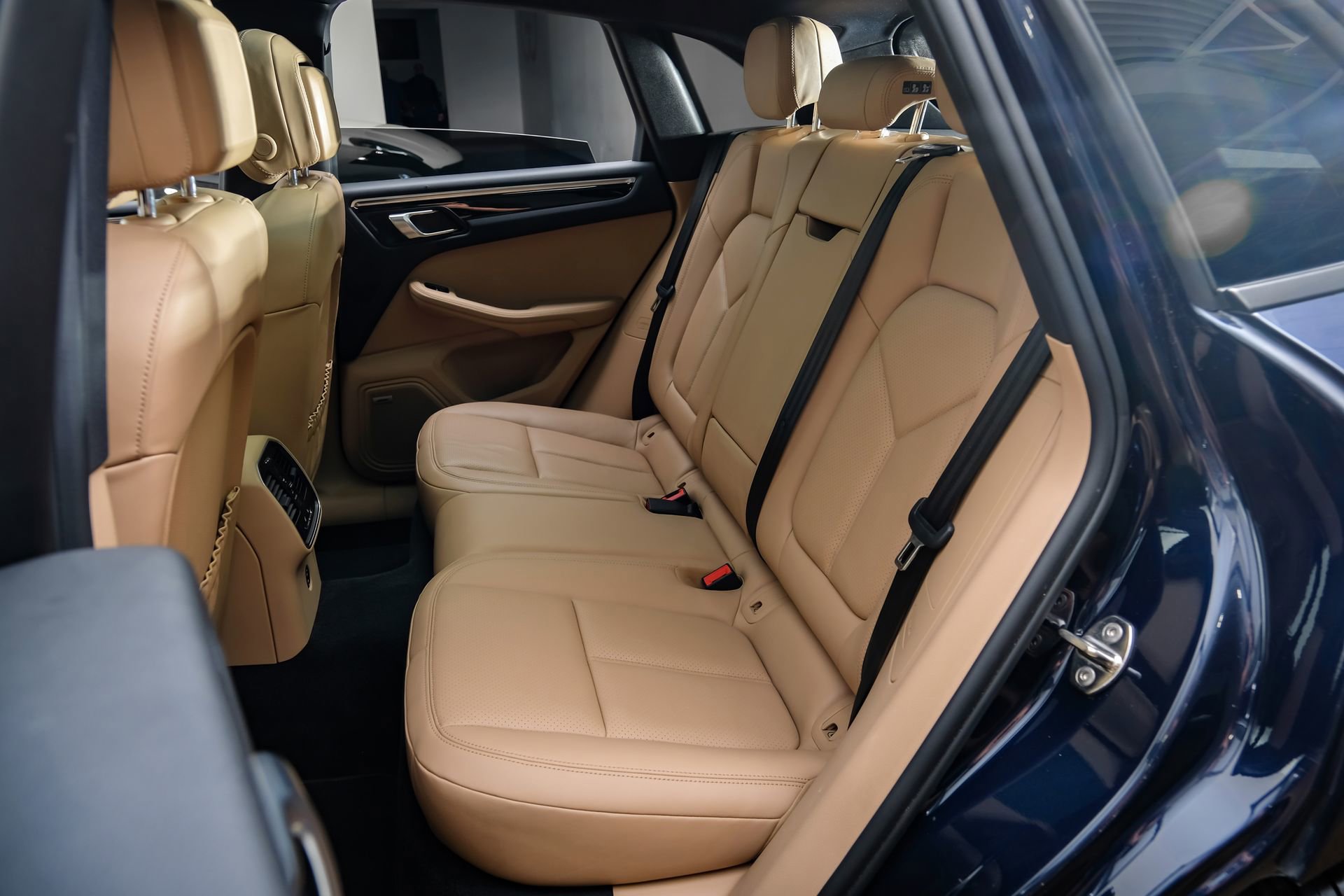Used 2023 Porsche Macan AWD/4WD image 51