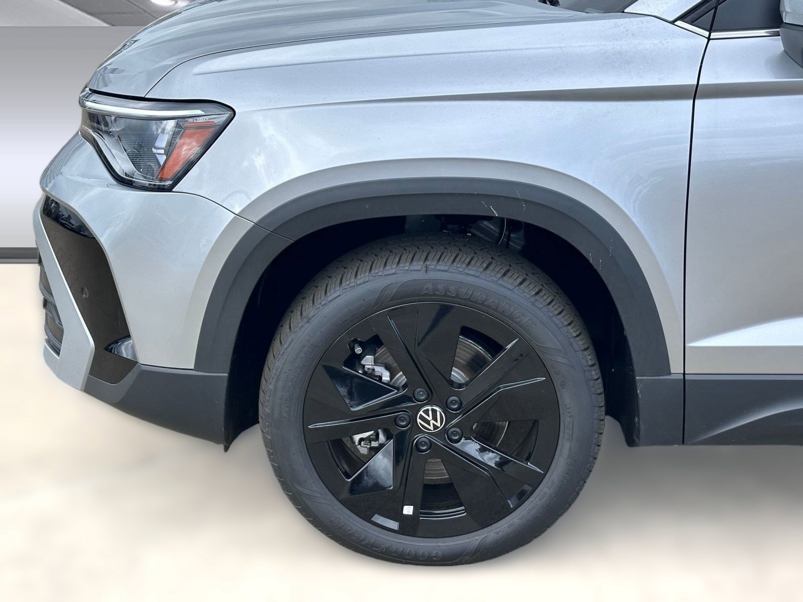 New 2026 Volkswagen Taos SE image 10