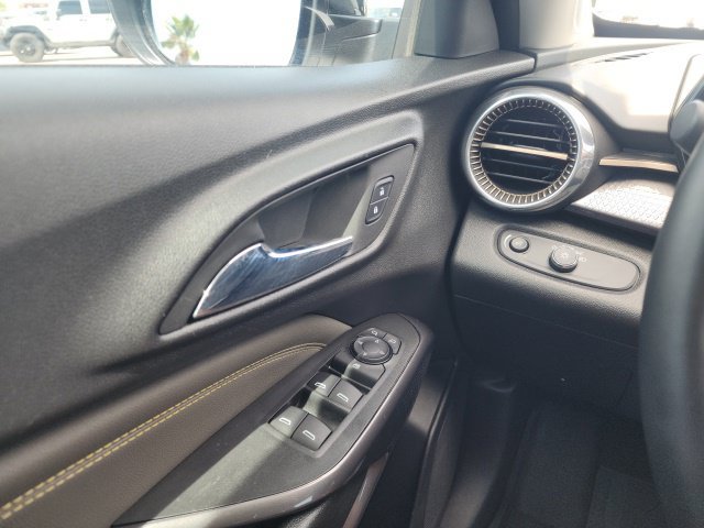 Used 2025 Chevrolet Trax ACTIV w/ Driver Confidence Package FWD image 34