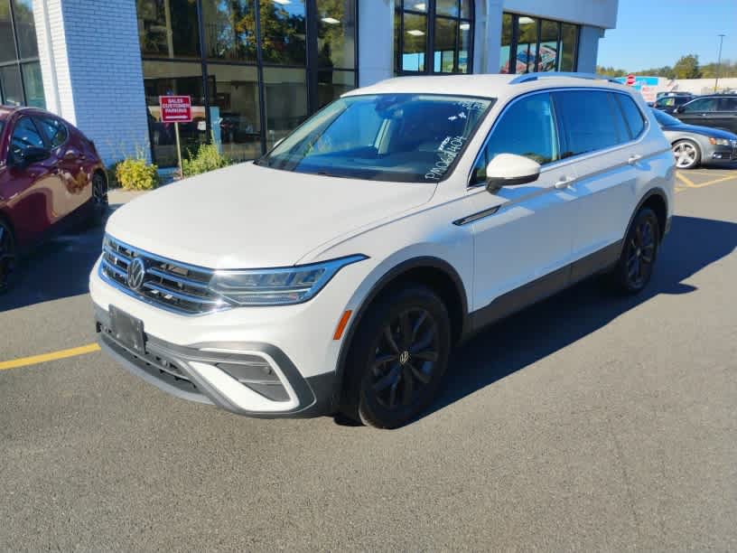 Used 2023 Volkswagen Tiguan SE AWD/4WD image 3
