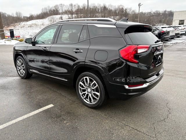 Used 2022 GMC Terrain Denali w/ Denali Premium Package image 3