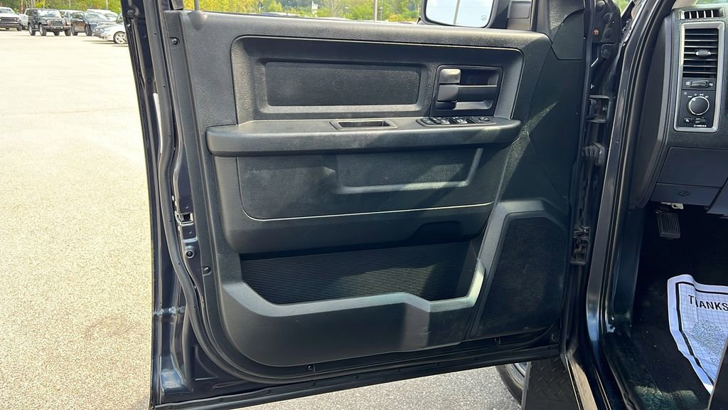 Used 2018 RAM 1500 ST w/ SXT Appearance Group image 9