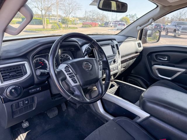 Used 2018 Nissan Titan SV w/ SV Convenience Package AWD/4WD image 12