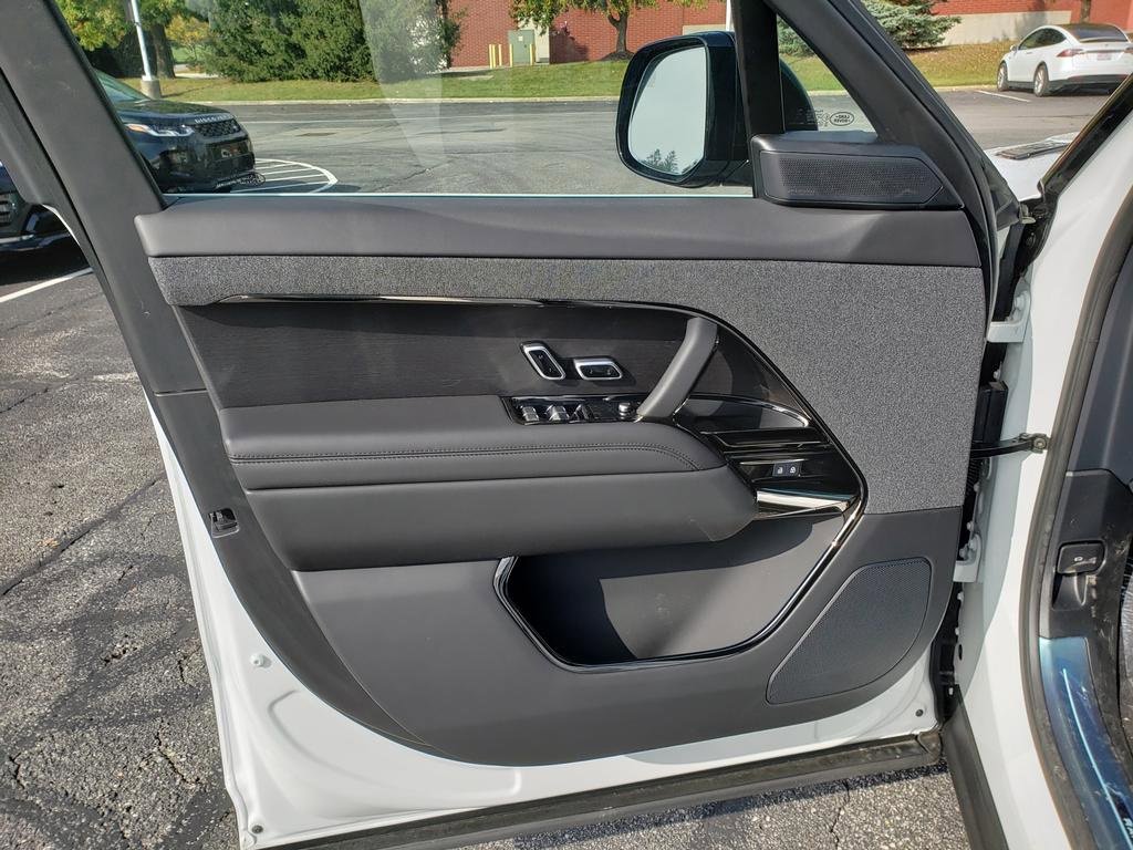 New 2025 Land Rover Range Rover Sport SE image 10