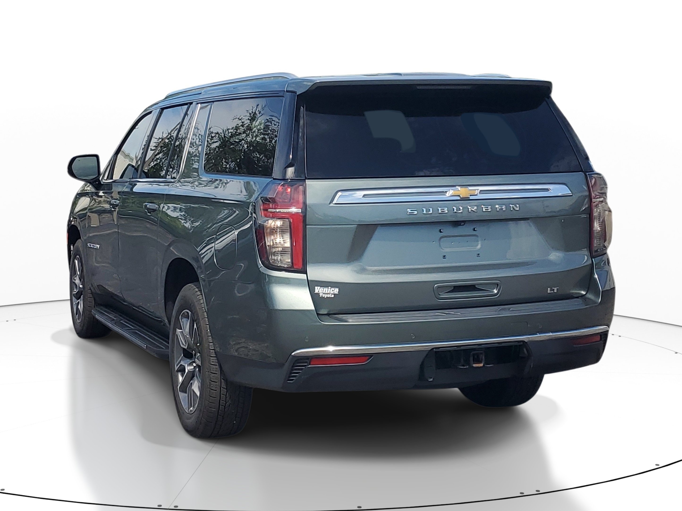 Used 2023 Chevrolet Suburban LT w/ LT Signature Plus Package AWD/4WD image 4