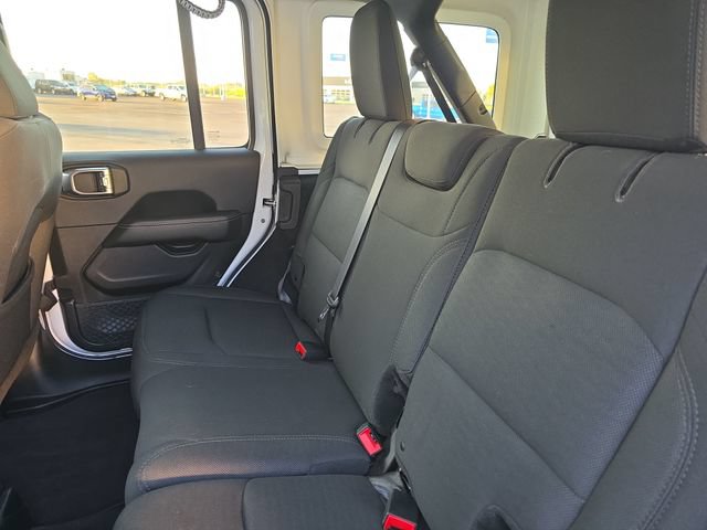 Used 2018 Jeep Wrangler Unlimited Sahara AWD/4WD image 28