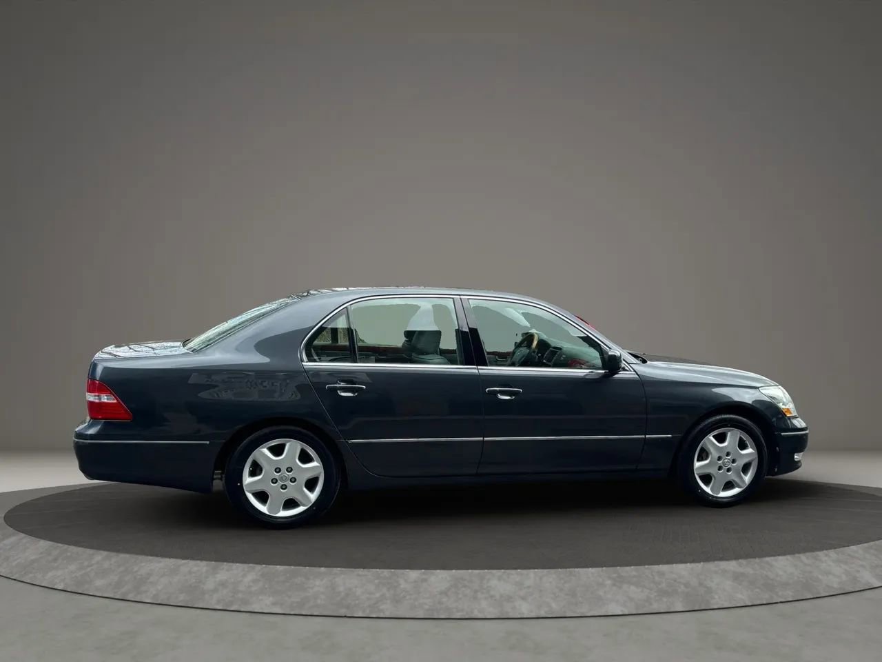 Used 2004 Lexus LS 430 RWD image 3