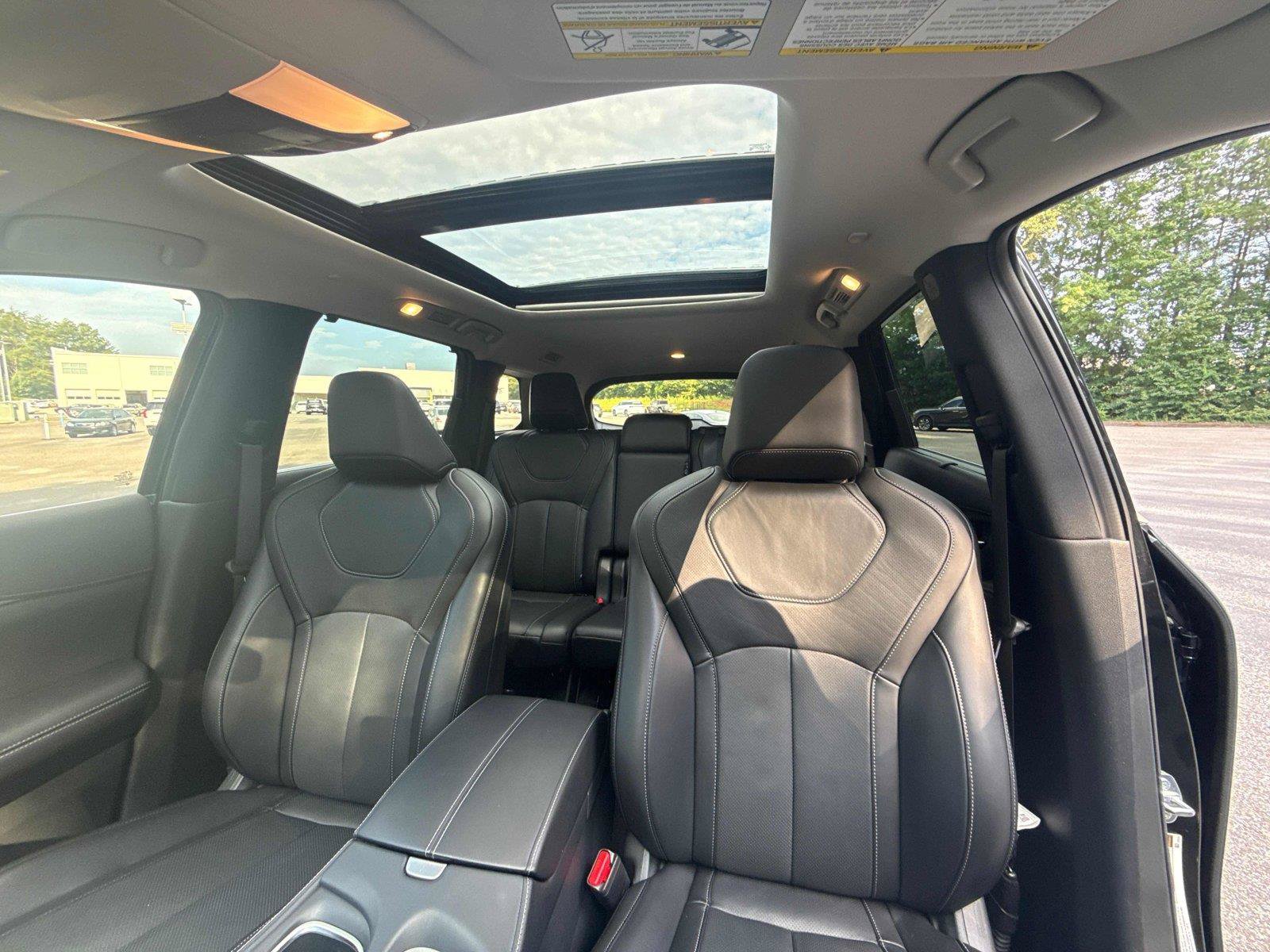 Used 2025 INFINITI QX60 Luxe w/ Lighting Package (N94) FWD image 24