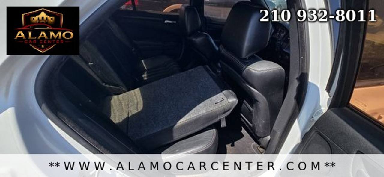 Used 2013 Chrysler 300 S RWD image 21