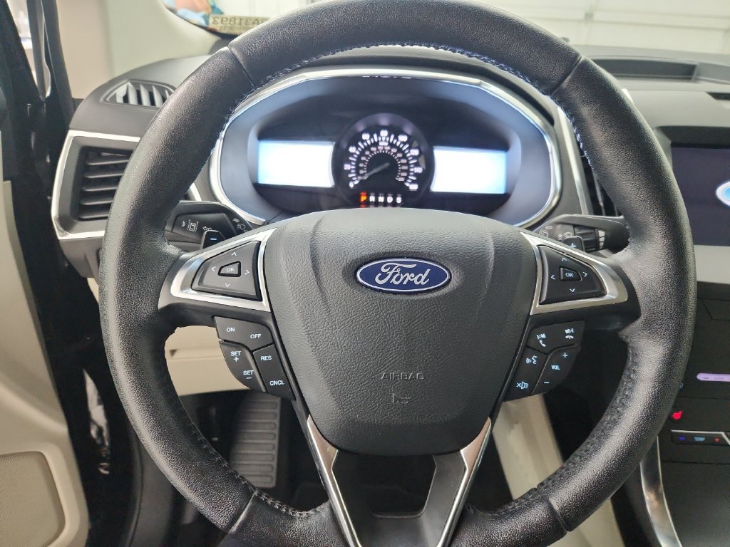 Used 2020 Ford Edge Titanium w/ Class II Trailer Tow Package AWD/4WD image 24