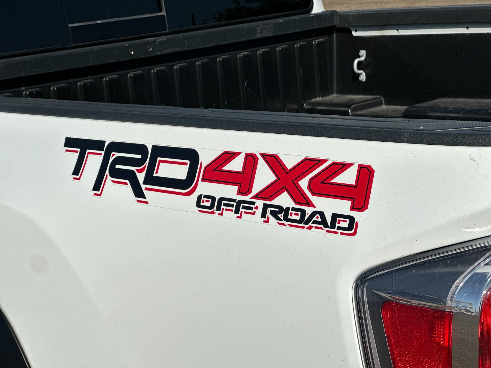Used 2021 Toyota Tacoma TRD Off-Road w/ Technology Package AWD/4WD image 25