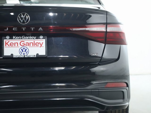 Used 2025 Volkswagen Jetta SE w/ Sunroof Package image 43