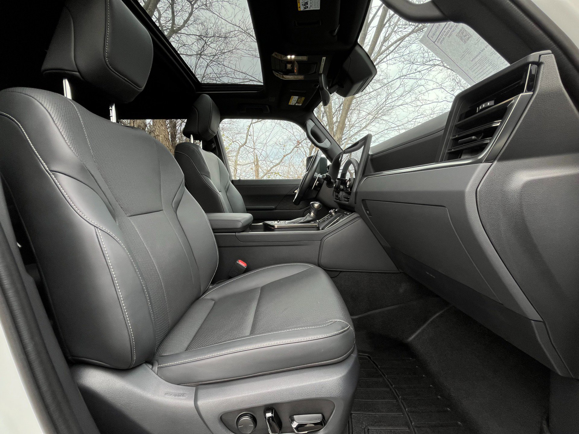 Used 2024 Lexus GX 550 w/ Accessory Package (Z1) image 29