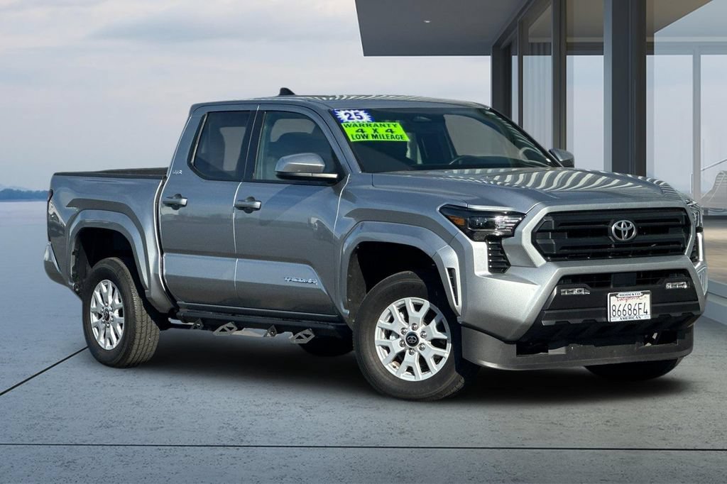 Used 2025 Toyota Tacoma SR5 AWD/4WD image 2