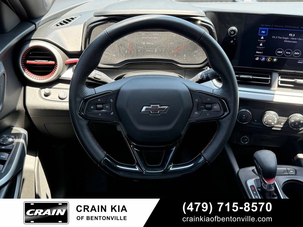 Used 2025 Chevrolet Trax RS FWD image 13