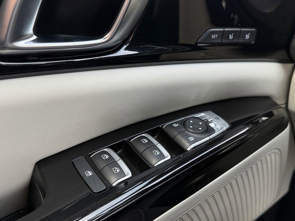 Used 2022 Kia Carnival SX image 19