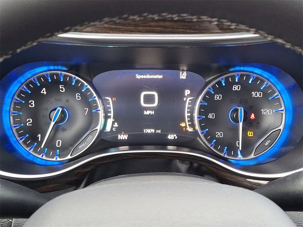 Certified 2024 Chrysler Pacifica Limited image 13