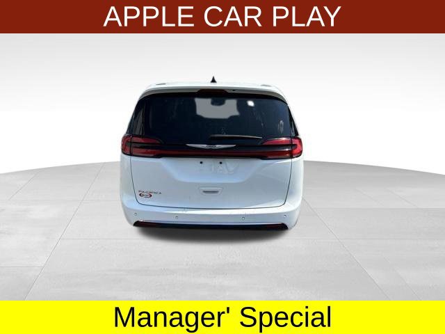Used 2024 Chrysler Pacifica Touring-L FWD image 6