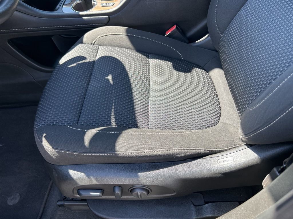 Used 2023 GMC Acadia SLE w/ Infotainment Package image 19