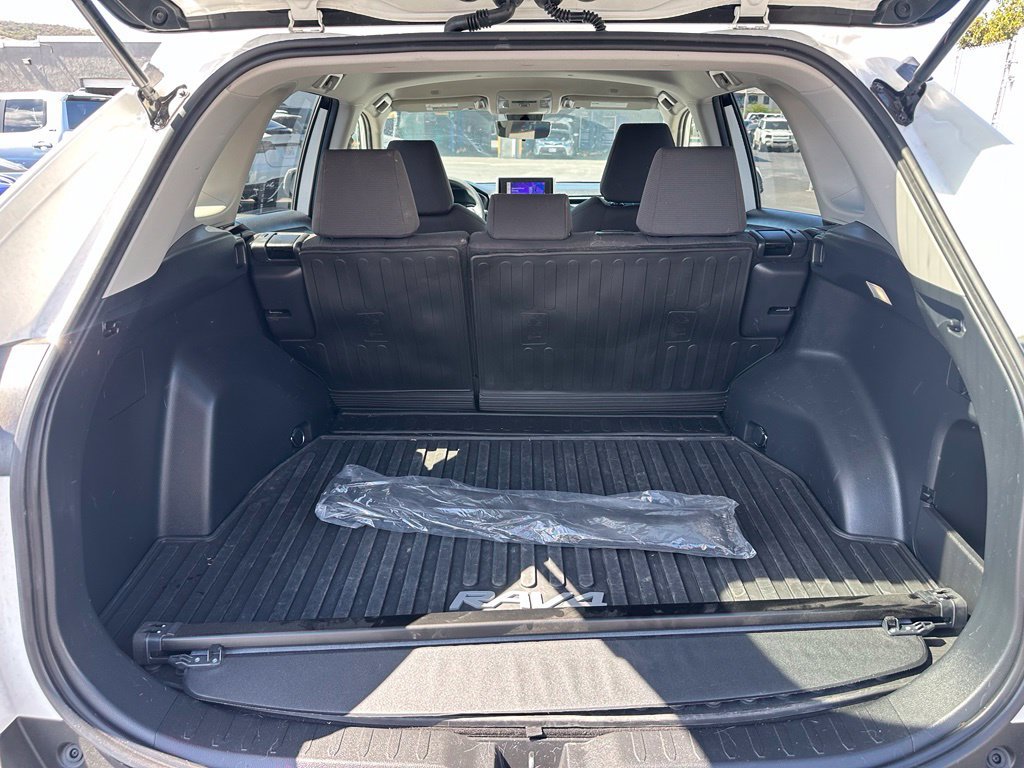 Used 2025 Toyota RAV4 XLE FWD image 4
