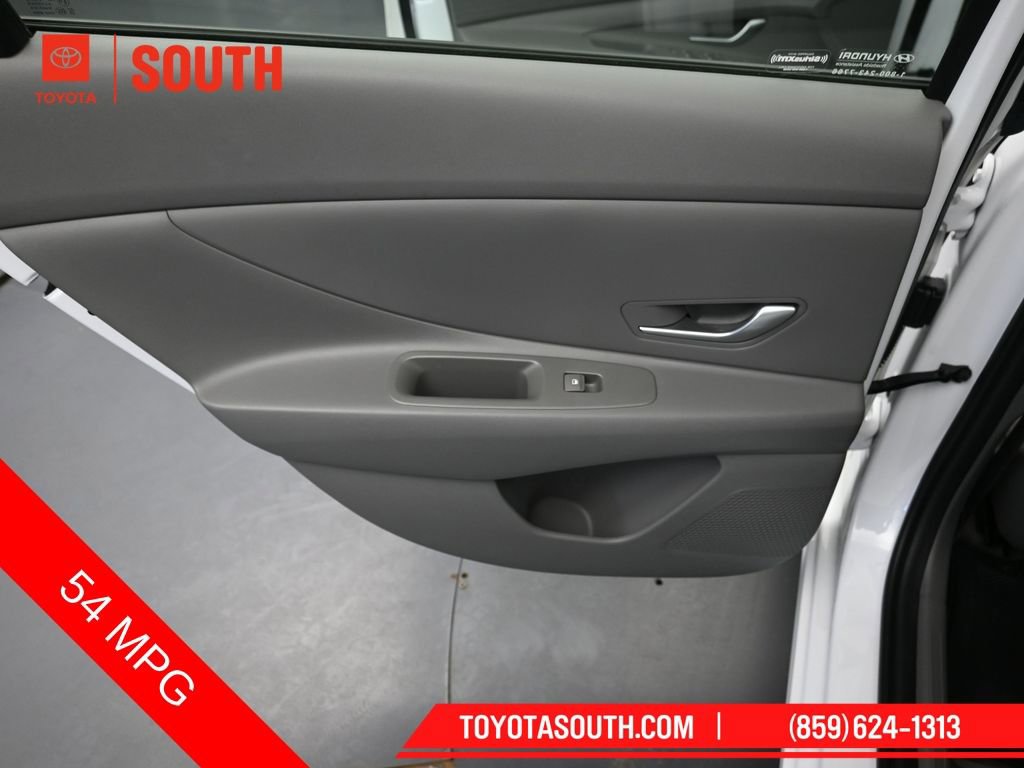 Used 2023 Hyundai Elantra Blue image 23