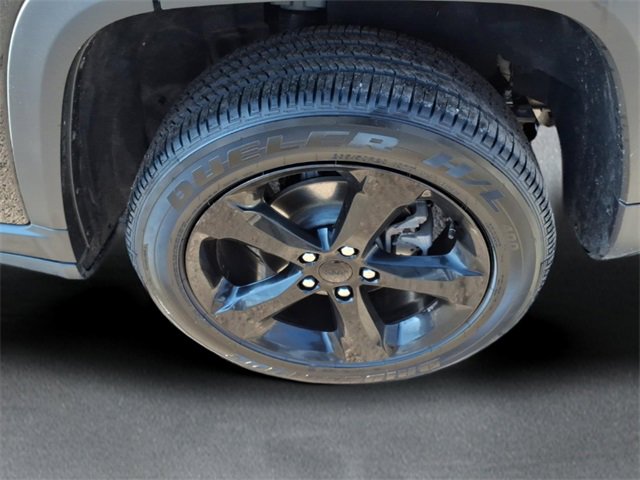 Used 2025 Jeep Grand Cherokee Altitude image 9