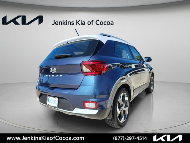 Used 2023 Hyundai Venue Limited FWD image 5