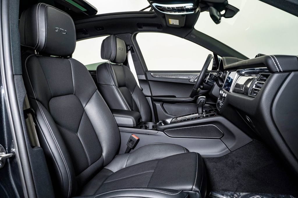 Certified 2025 Porsche Macan GTS image 15