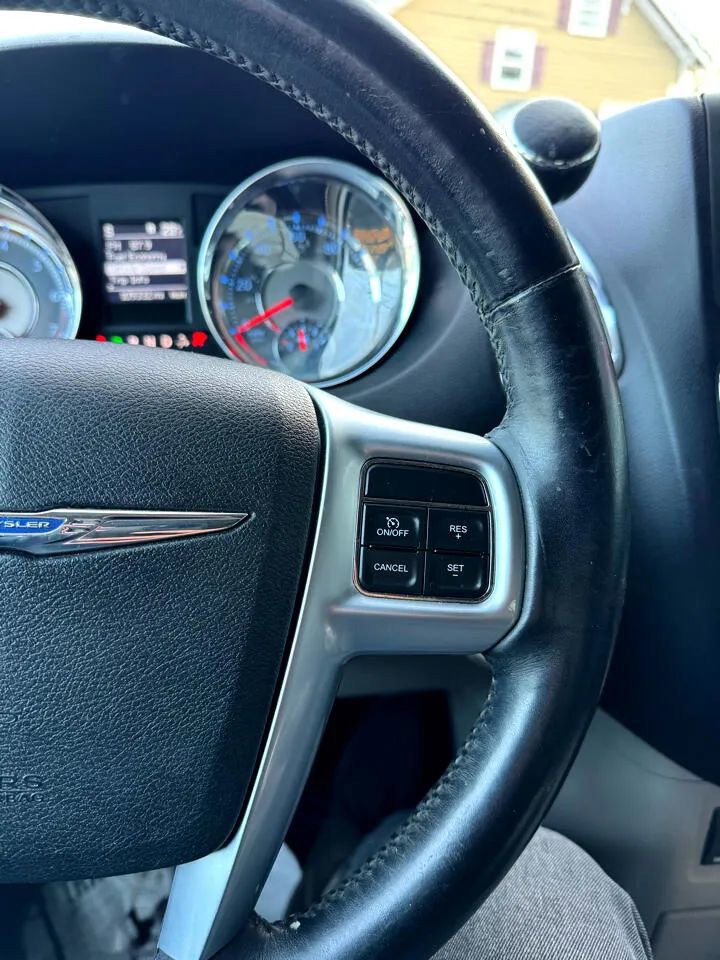 Used 2012 Chrysler Town & Country Touring-L w/ Entertainment Group #2 image 20