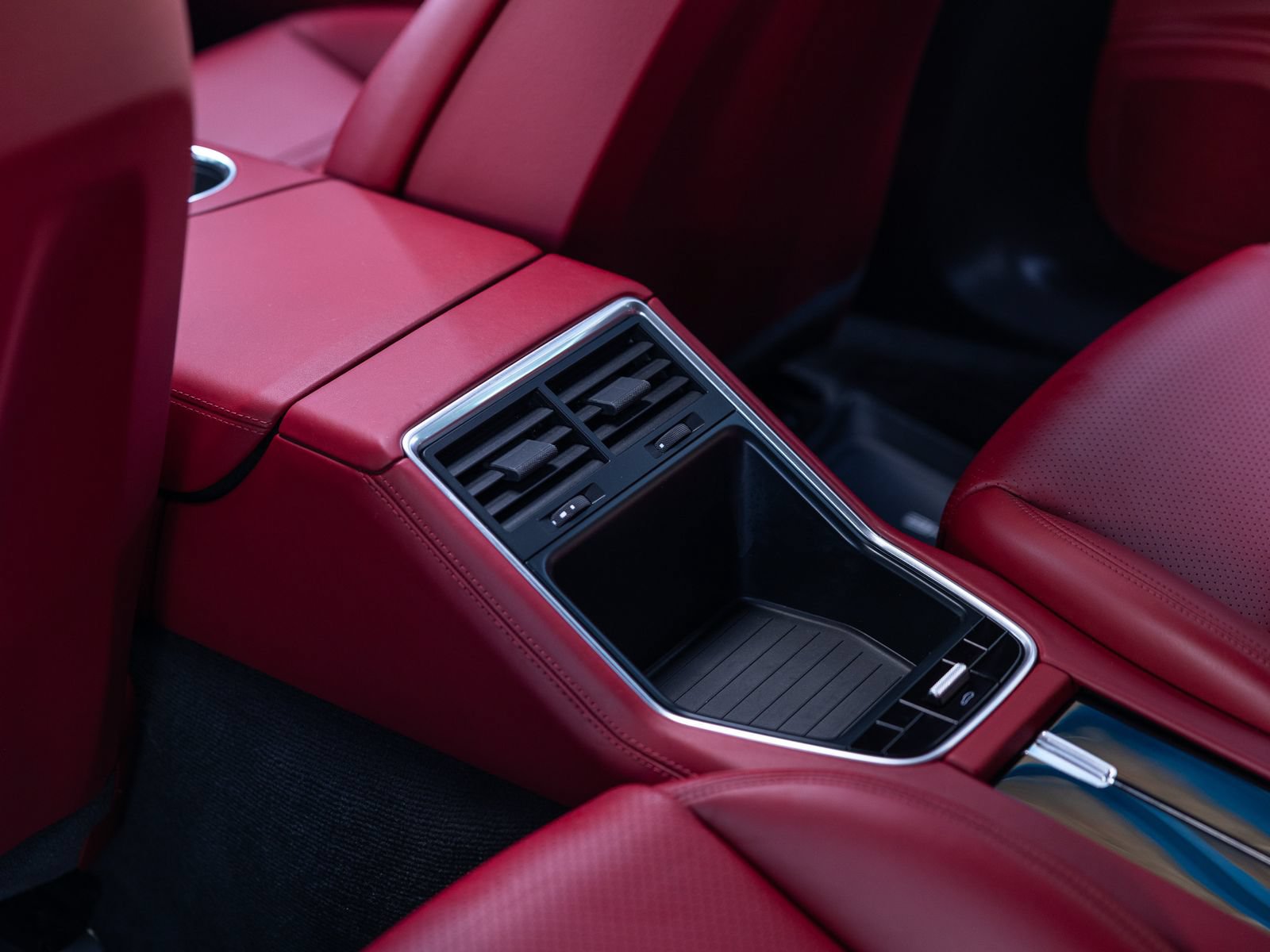 Certified 2020 Porsche Panamera image 44