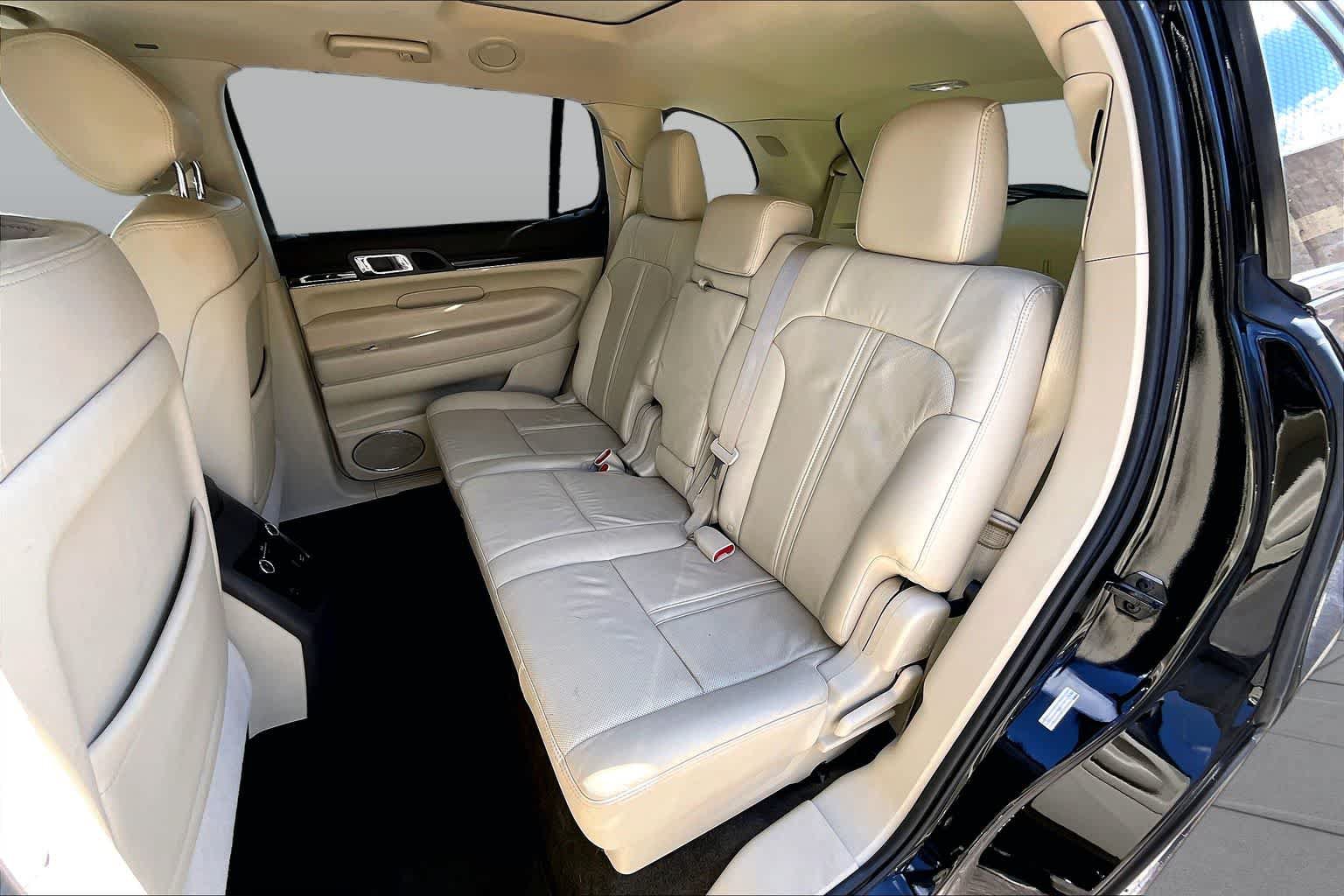 Used 2018 Lincoln MKT AWD image 21