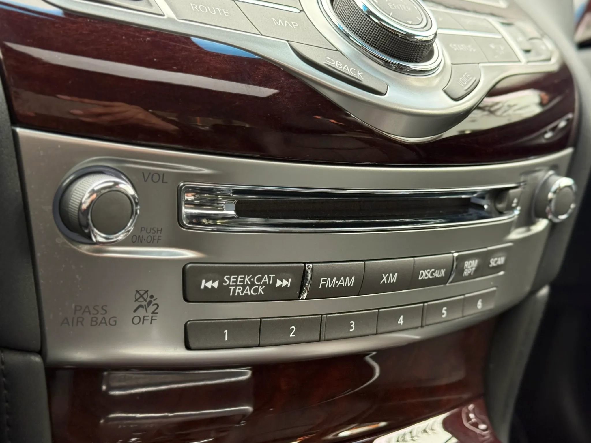 Used 2015 INFINITI Q70 3.7 image 11