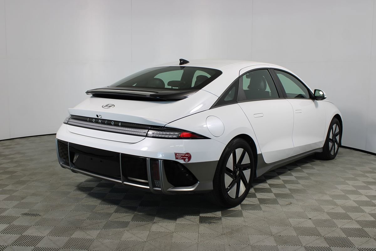 Used 2024 Hyundai Ioniq 6 SE RWD image 26