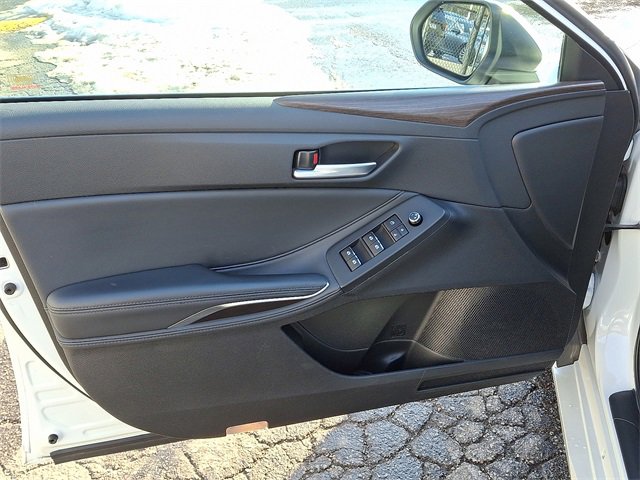 Used 2019 Toyota Avalon XLE w/ Moonroof Package image 12