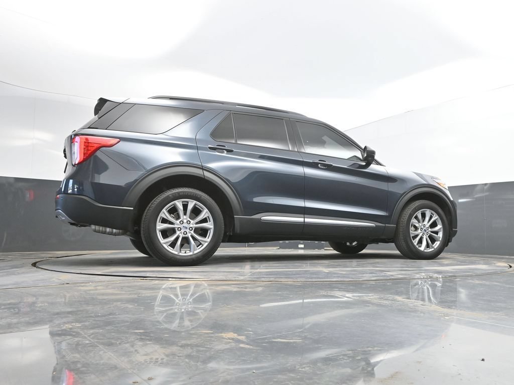 Used 2024 Ford Explorer XLT w/ Equipment Group 202A AWD/4WD image 43