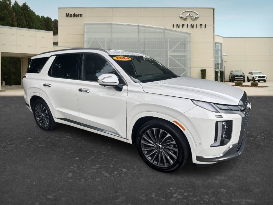 Used 2024 Hyundai Palisade Calligraphy FWD image 3
