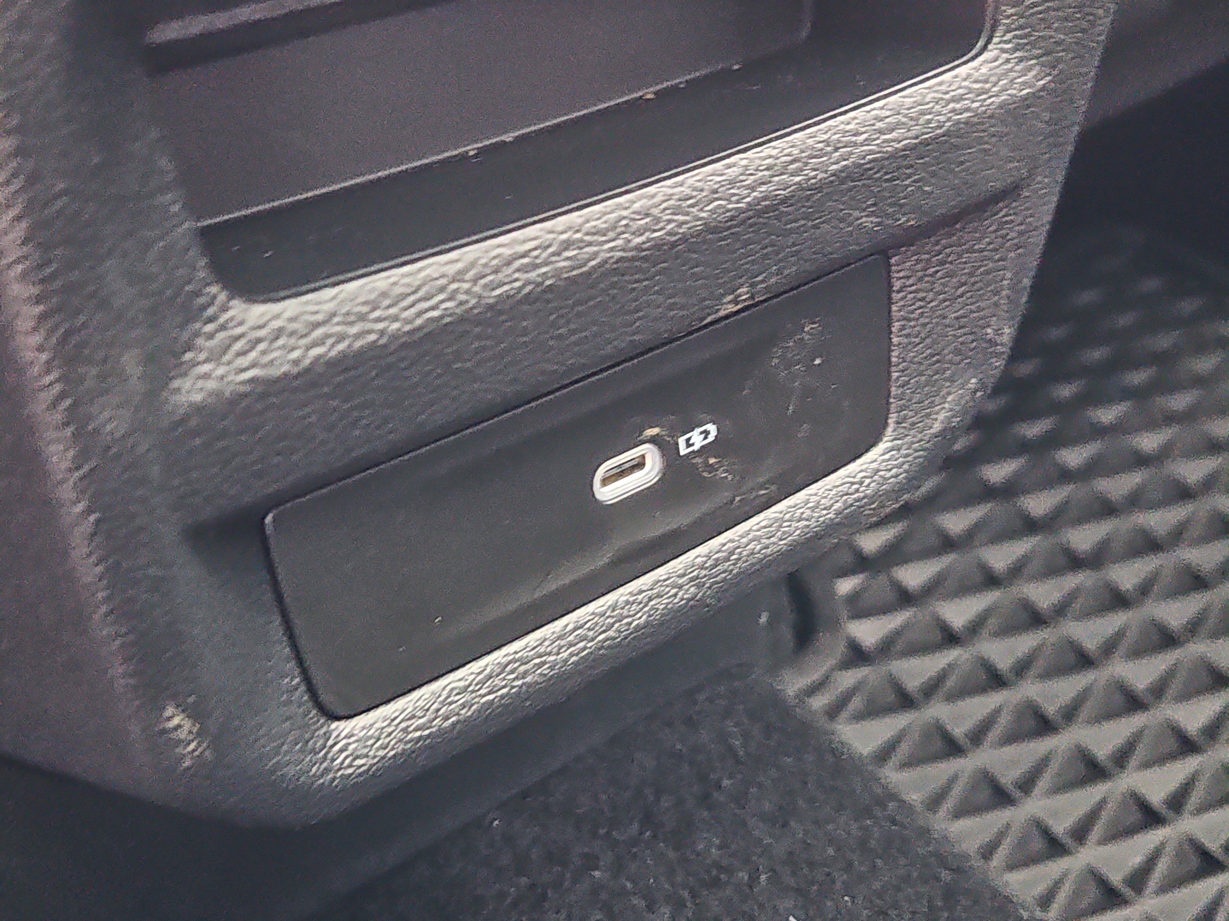 Used 2025 Volkswagen Taos SEL image 14