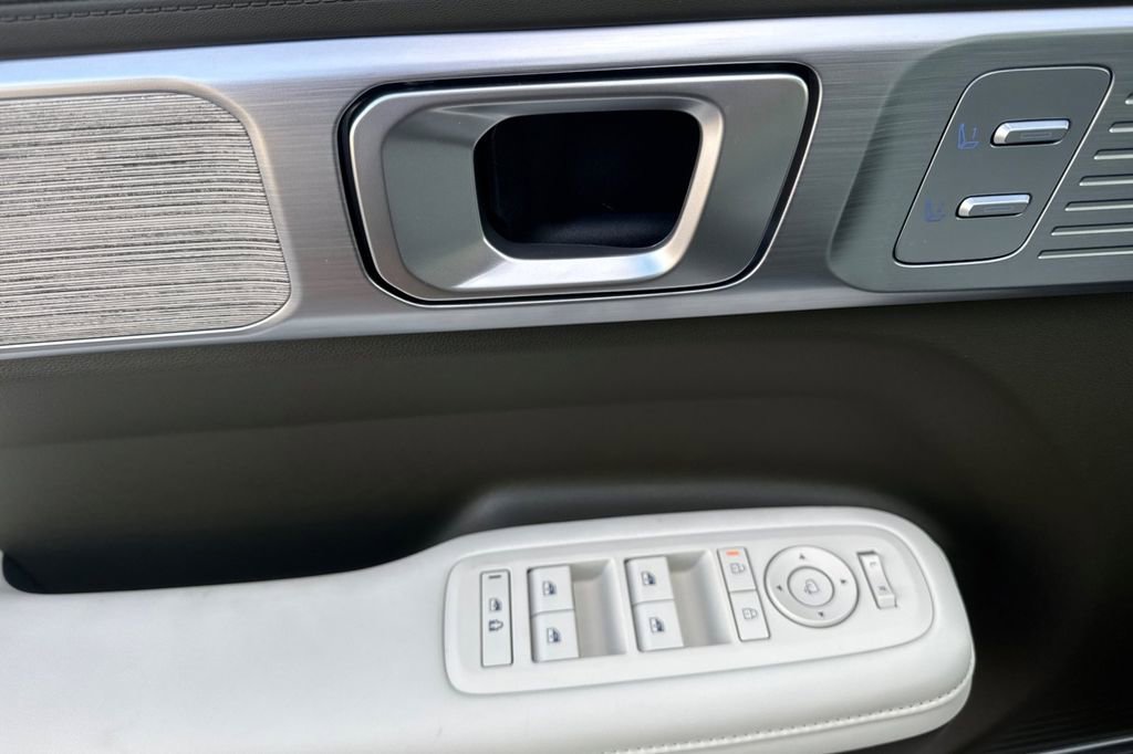 New 2025 Hyundai Santa Fe Calligraphy AWD/4WD image 8