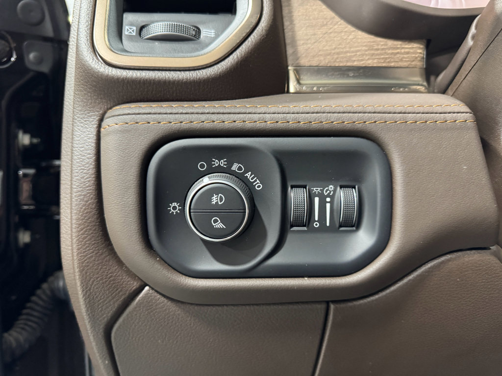 Used 2025 RAM 3500 Longhorn image 28