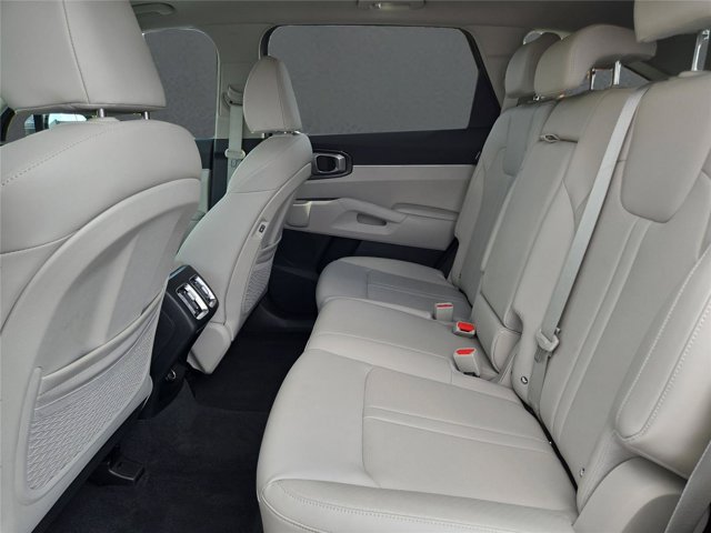 Used 2025 Kia Sorento S w/ Panoramic Sunroof Package FWD image 29
