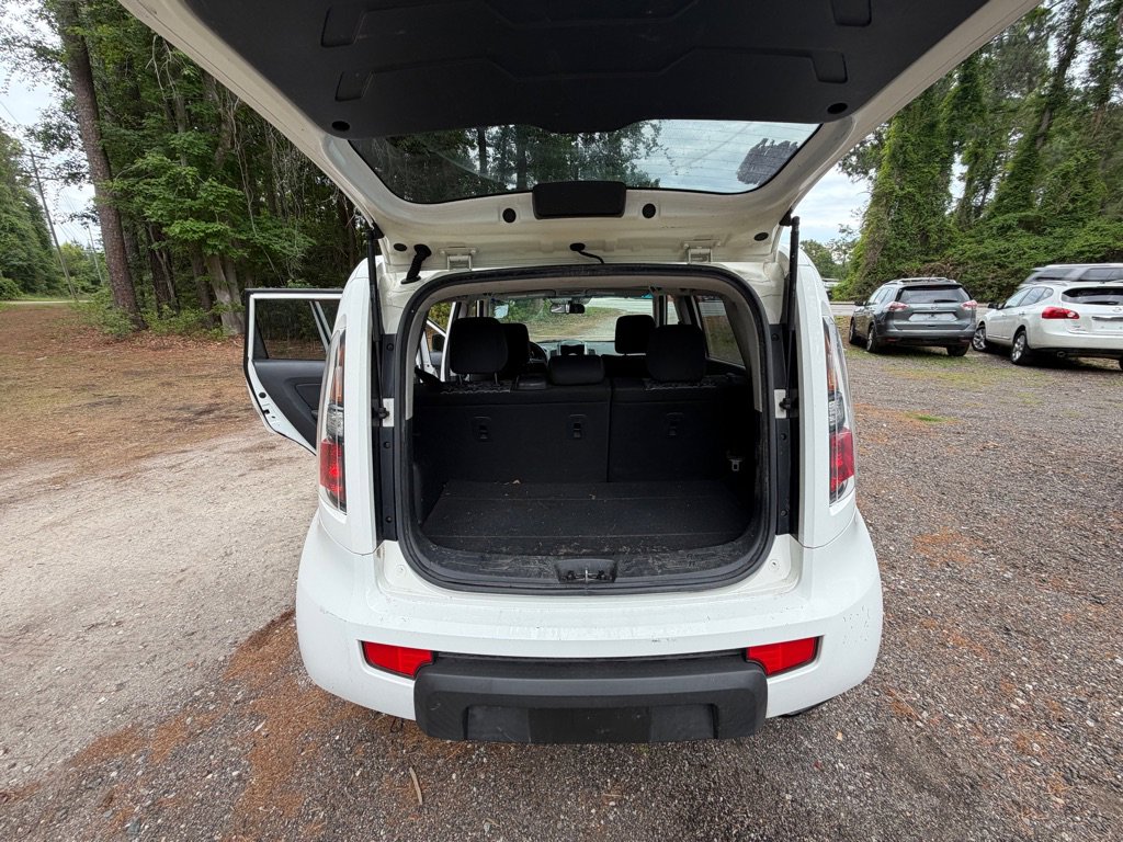 Used 2011 Kia Soul + FWD image 16