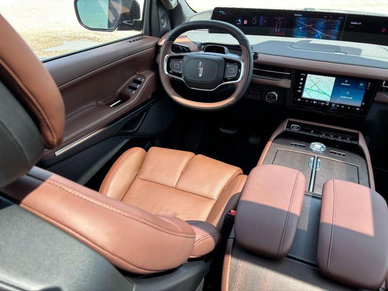 New 2026 Lincoln Navigator Reserve AWD/4WD image 12