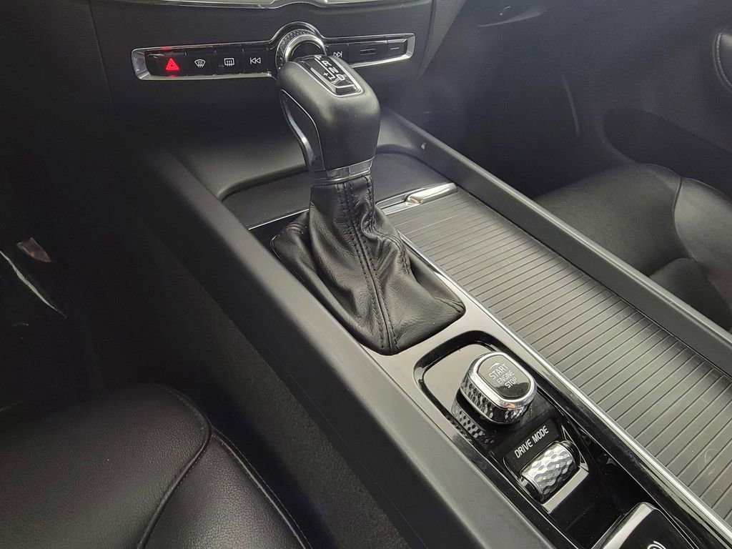 Used 2019 Volvo XC60 T5 Momentum w/ Premium Package image 25