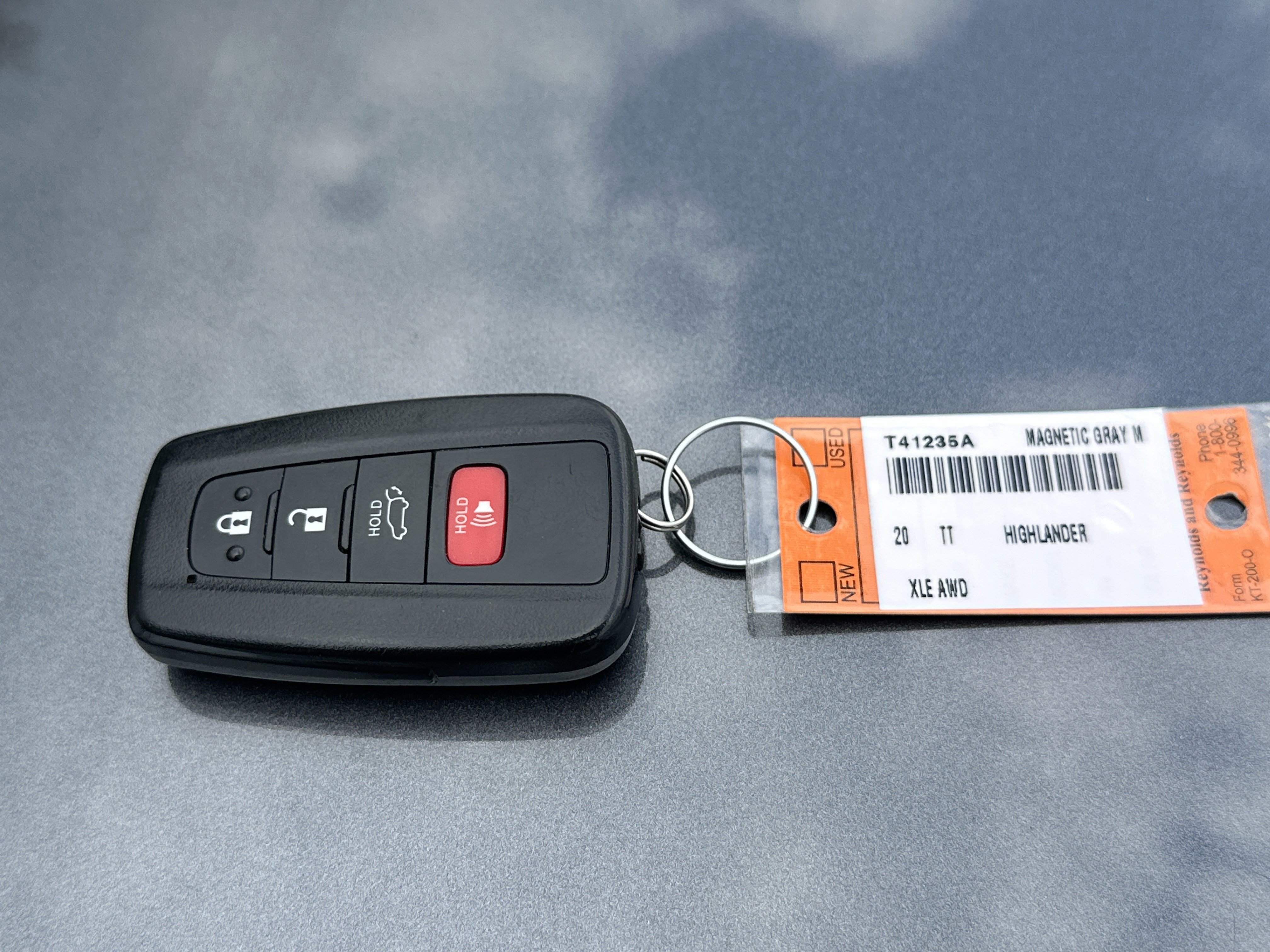 Used 2020 Toyota Highlander XLE AWD/4WD image 37