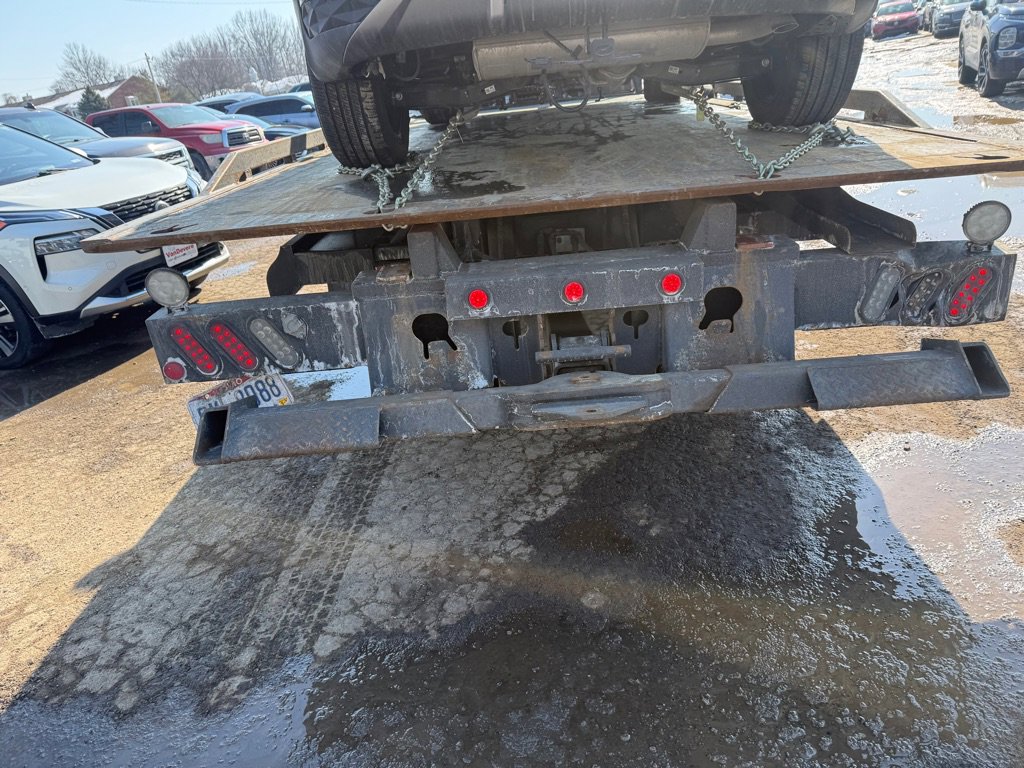 Used 2016 Ford F550 2WD Regular Cab Super Duty image 5