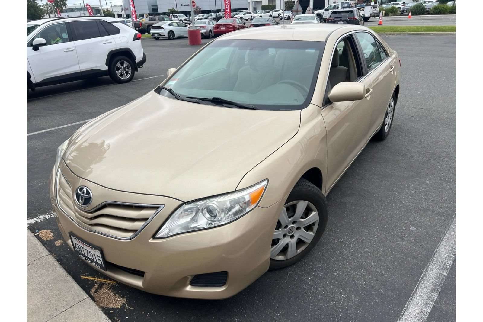 Used 2011 Toyota Camry LE FWD image 2