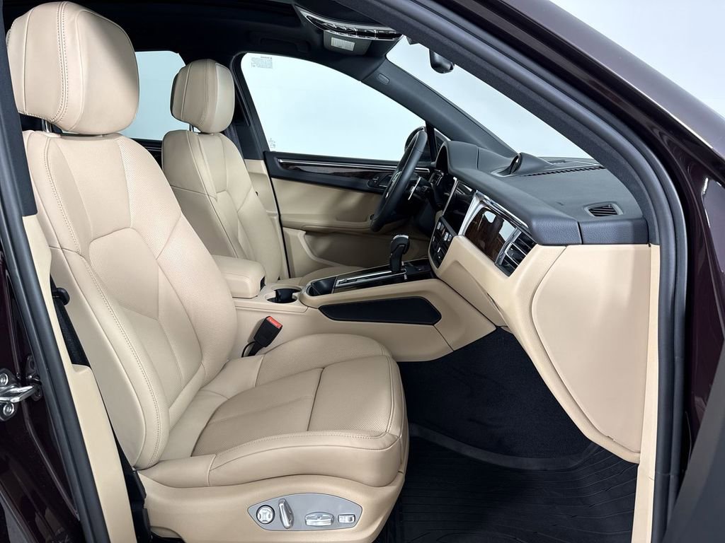 New 2026 Porsche Macan AWD/4WD image 24