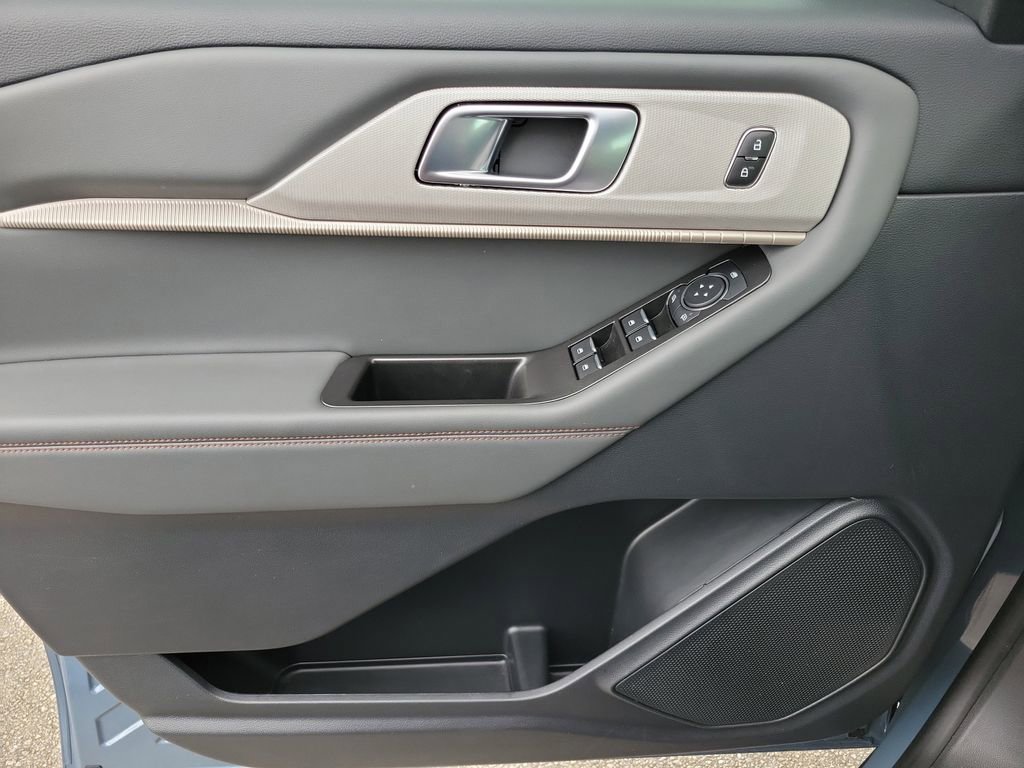Certified 2025 Ford Explorer Active RWD image 22