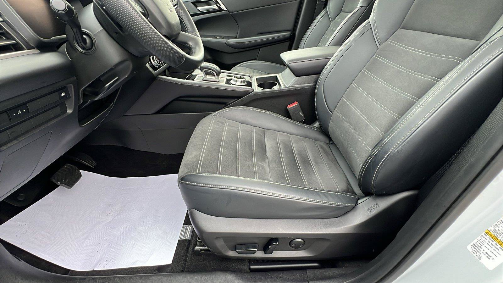 Used 2024 Mitsubishi Outlander SE AWD/4WD image 23